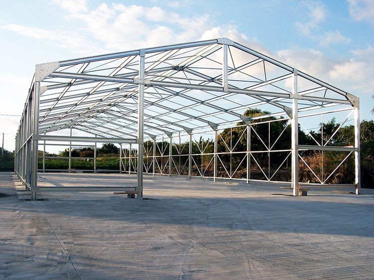 How Many Trusses Do You Need for a 30x40 Pole Barn Span