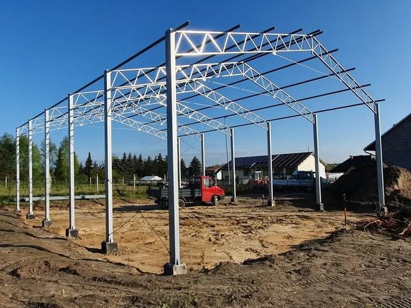 pole barn with metal trusses